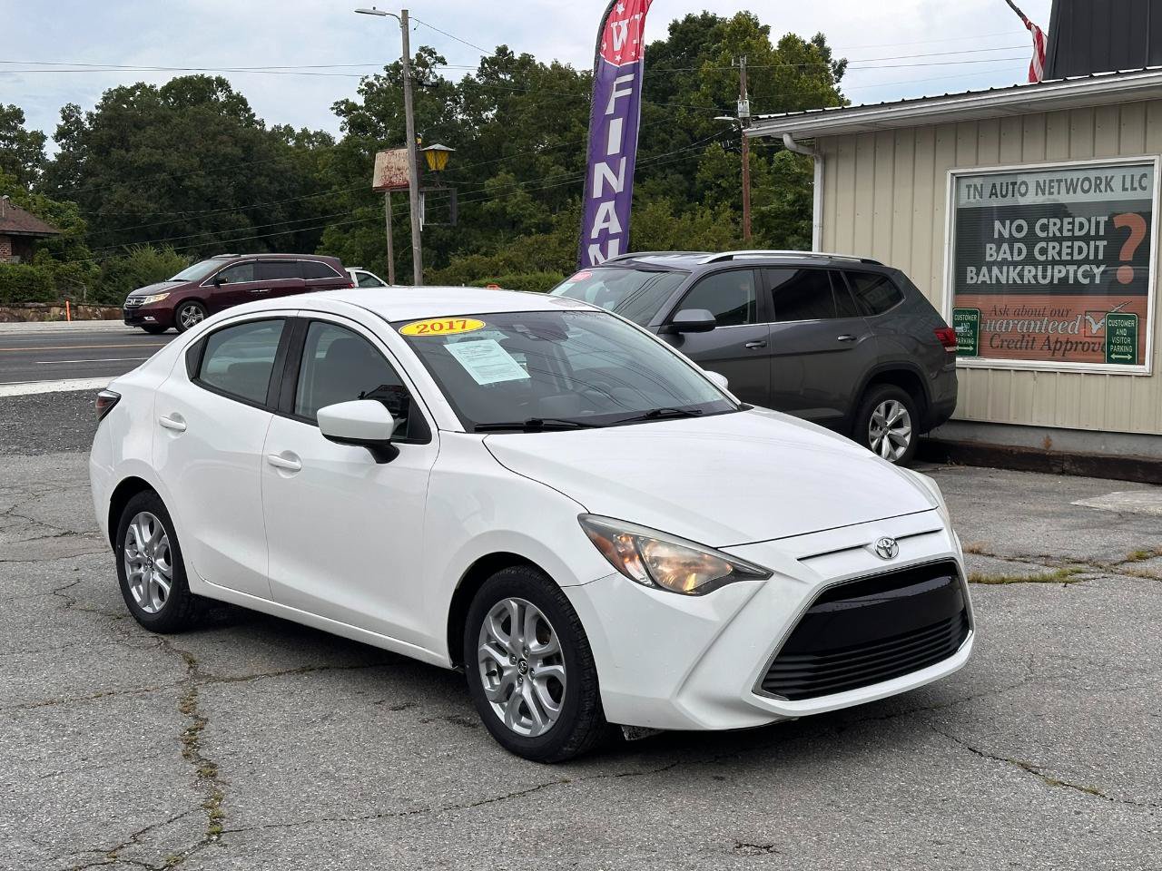 Used 2017 Toyota Yaris iA FWD image 3
