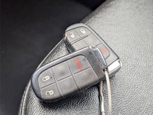 Used 2024 Jeep Compass Latitude image 18