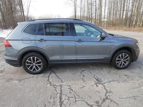 Used 2020 Volkswagen Tiguan SE w/ Panoramic Sunroof Package AWD/4WD image 11
