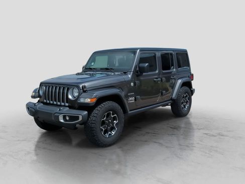 Used 2018 Jeep Wrangler Unlimited Sahara AWD/4WD image 4