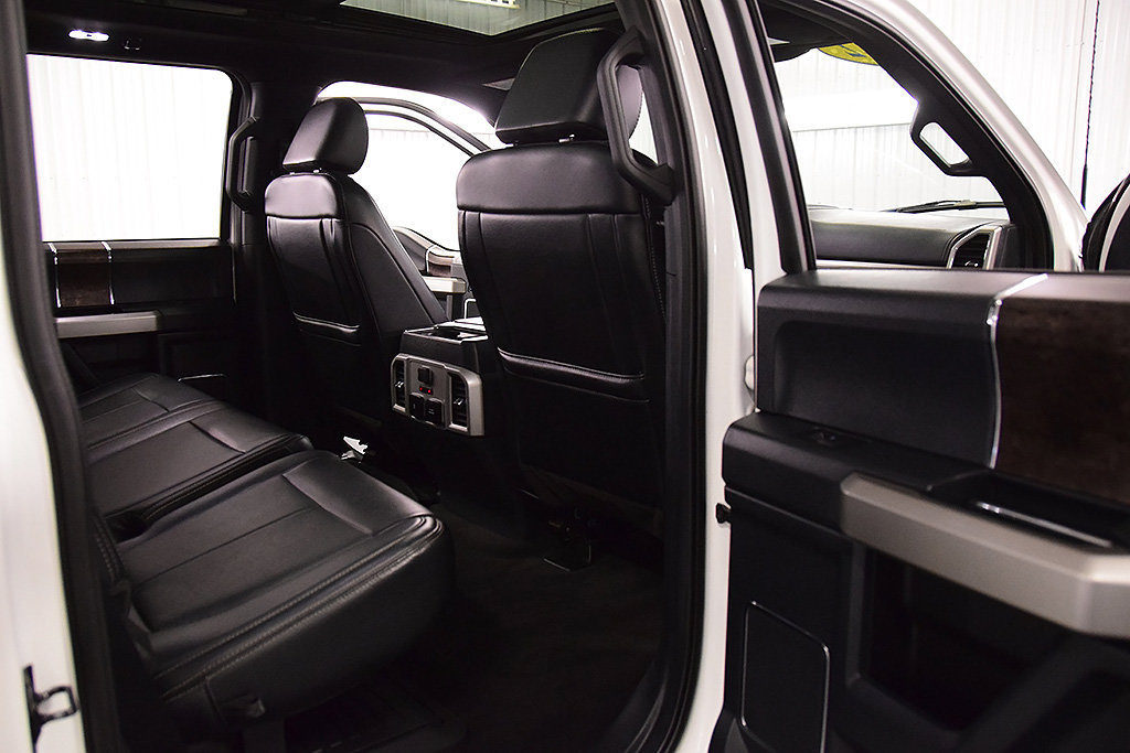 Used 2022 Ford F250 Lariat w/ Black Appearance Pkg AWD/4WD image 31