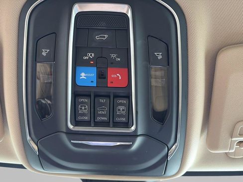 Used 2021 Jeep Grand Cherokee L Limited AWD/4WD image 23