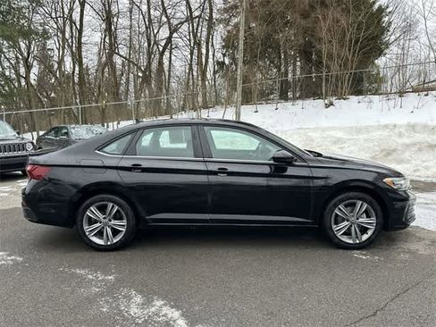 Used 2024 Volkswagen Jetta SE image 3
