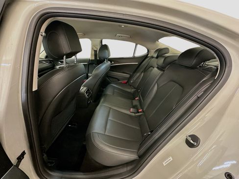 Used 2025 Genesis G70 2.5T AWD/4WD image 29