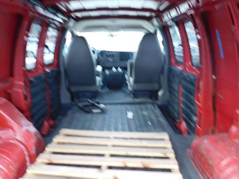 Used 2011 GMC Savana 3500 image 36