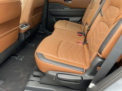 Used 2025 Nissan Pathfinder Platinum w/ Cargo Package image 47