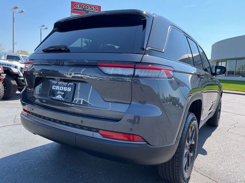 New 2026 Jeep Grand Cherokee Altitude AWD/4WD image 39