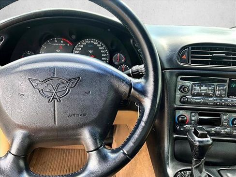 Used 2000 Chevrolet Corvette Coupe w/ Performance Handling Pkg RWD image 19