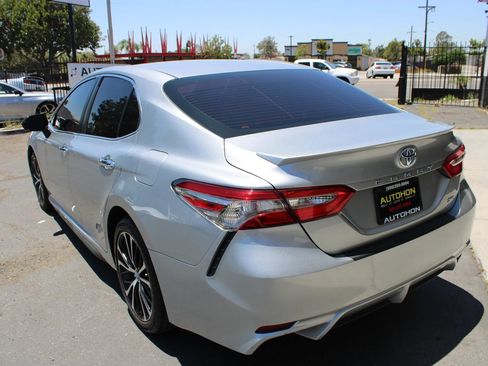 Used 2018 Toyota Camry SE FWD image 37