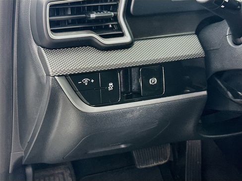 Used 2025 Kia Sportage LX FWD image 15