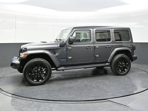 Used 2021 Jeep Wrangler Unlimited Sahara AWD/4WD image 3