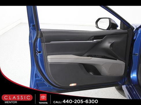 Used 2019 Toyota Camry L image 4