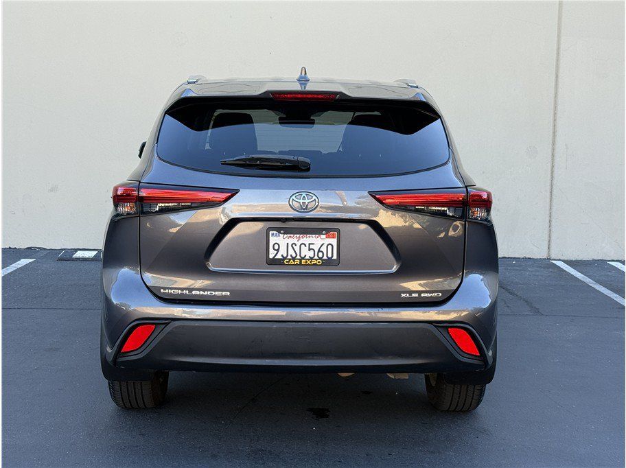 Used 2021 Toyota Highlander XLE AWD/4WD image 5