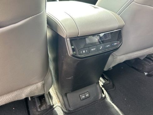Used 2023 Toyota Highlander XLE FWD image 12