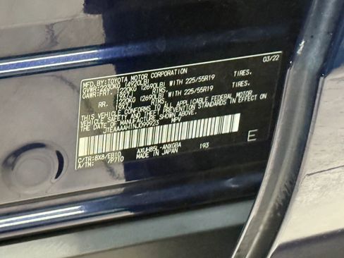 Used 2022 Toyota Venza XLE image 38