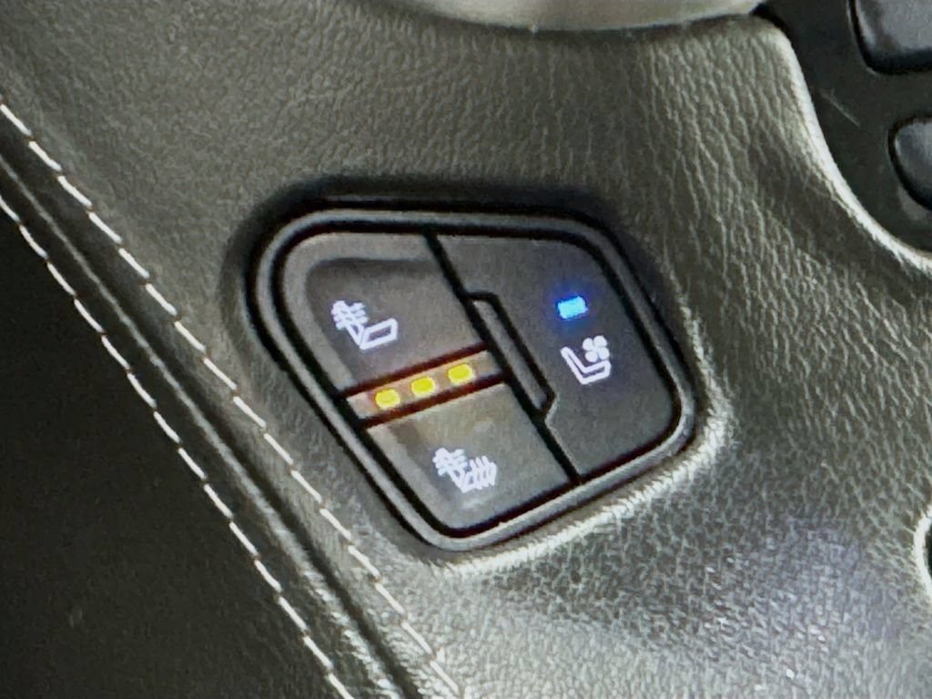Used 2020 GMC Yukon XL SLT RWD image 21