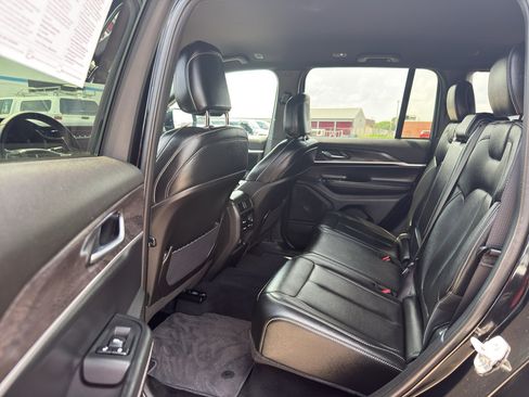 Used 2025 Jeep Grand Cherokee Limited AWD/4WD image 30
