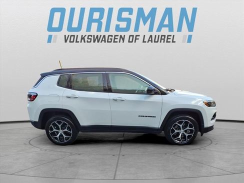 Used 2024 Jeep Compass Limited image 2