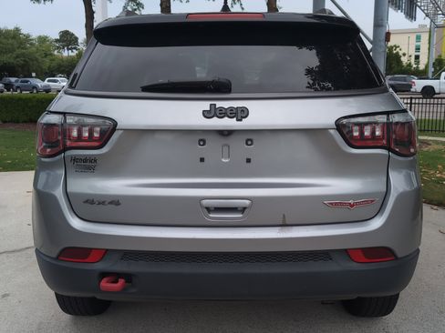 Used 2020 Jeep Compass Trailhawk AWD/4WD image 9