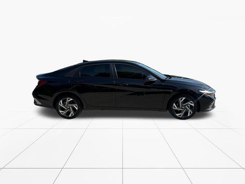 Used 2025 Hyundai Elantra Sport FWD image 9