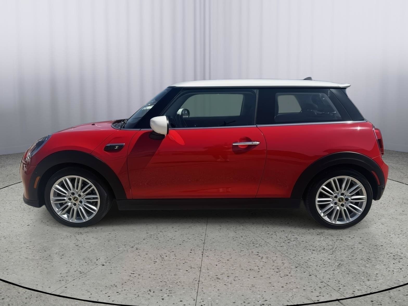 Used 2022 MINI Cooper SE w/ Driver Assistance Package FWD image 2