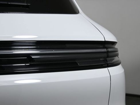 Used 2025 Porsche Cayenne image 13