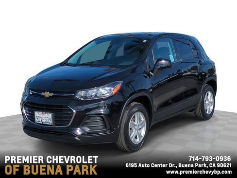 Used 2022 Chevrolet Trax LS w/ Tint and Cruise Package image 1