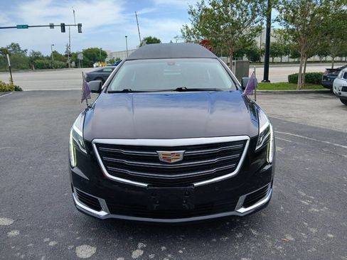 Used 2018 Cadillac XTS image 2