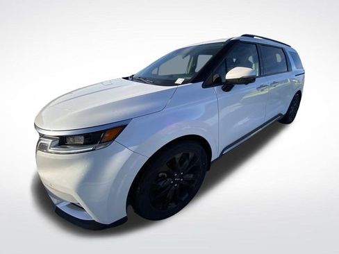 Used 2023 Nissan Rogue S image 2