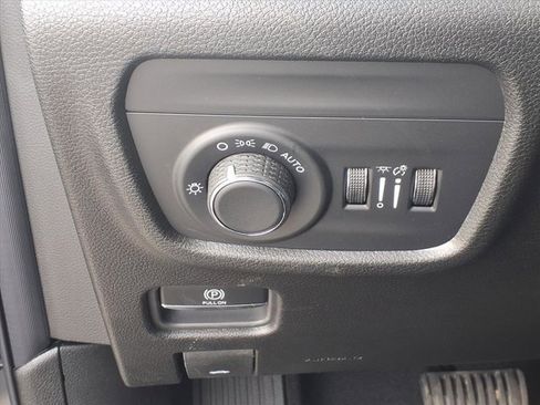 New 2026 Jeep Grand Cherokee Altitude image 18