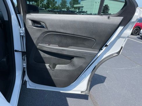 Used 2017 Chevrolet Equinox LS AWD/4WD image 33