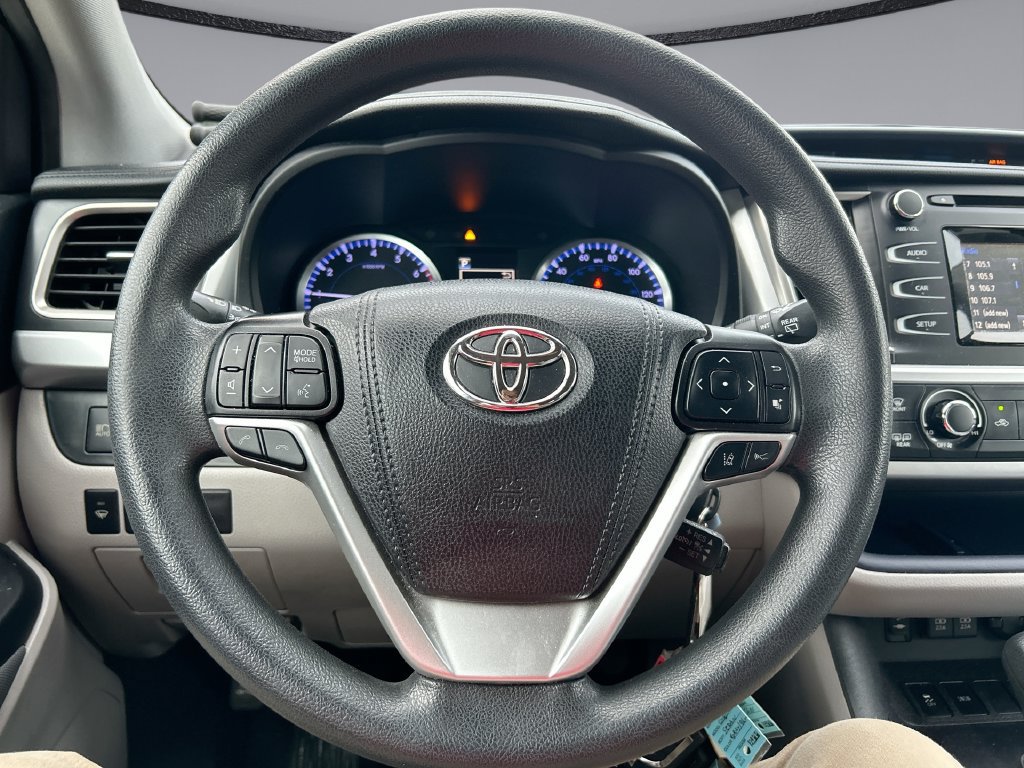 Used 2019 Toyota Highlander LE FWD image 14