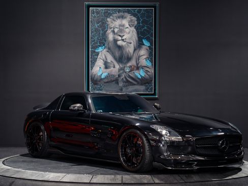 Used 2012 Mercedes-Benz SLS AMG Coupe image 4