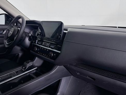 Used 2025 Nissan Pathfinder SL FWD image 29