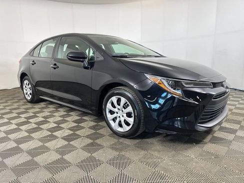 Used 2024 Toyota Corolla LE image 2