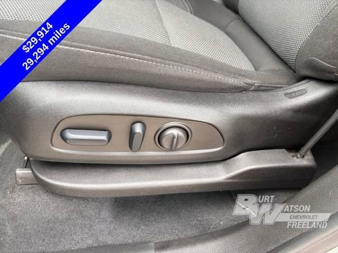 Used 2023 Chevrolet Traverse LT FWD image 13