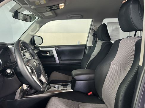 Used 2018 Toyota 4Runner SR5 AWD/4WD image 8