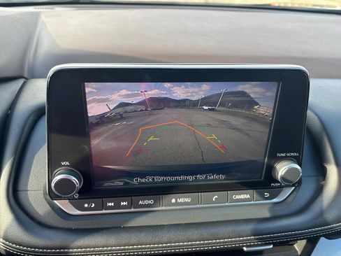 Used 2023 Nissan Rogue SV image 54