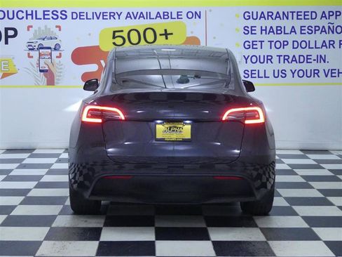 Used 2024 Tesla Model Y 2WD image 5