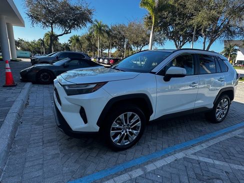 Used 2022 Toyota RAV4 Limited image 5