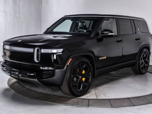Used 2024 Rivian R1S Adventure AWD/4WD image 2