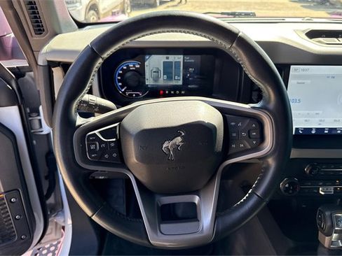 Used 2022 Ford Bronco Badlands image 16