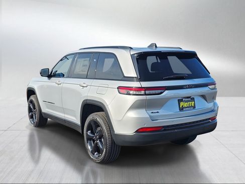 New 2025 Jeep Grand Cherokee Altitude image 4