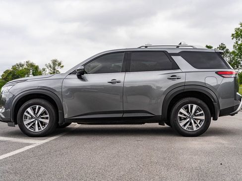 Used 2025 Nissan Pathfinder SL AWD/4WD image 4