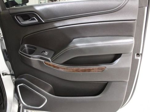 Used 2018 Chevrolet Suburban LT image 26