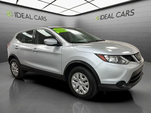 Used 2018 Nissan Rogue Sport S FWD image 3