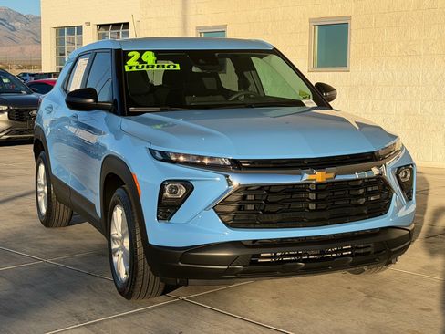 Used 2024 Chevrolet TrailBlazer LS w/ LS Convenience Package image 1