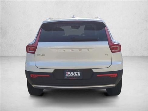 Used 2022 Volvo XC40 T4 Inscription w/ Advanced Package image 7