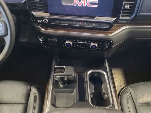 Used 2025 GMC Sierra 1500 Elevation image 11