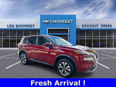 Used 2023 Nissan Rogue SV image 2